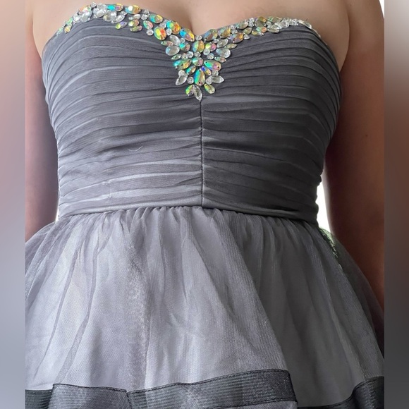 🩶🩶Elegant MASQUERADE Gray Strapless Dress size 9/10 - Picture 3 of 5
